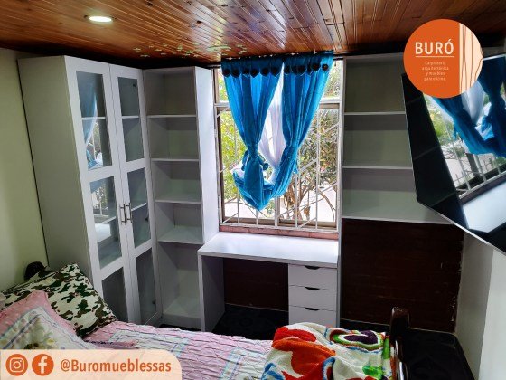 Biblioteca con escritorio 5.0.jpg